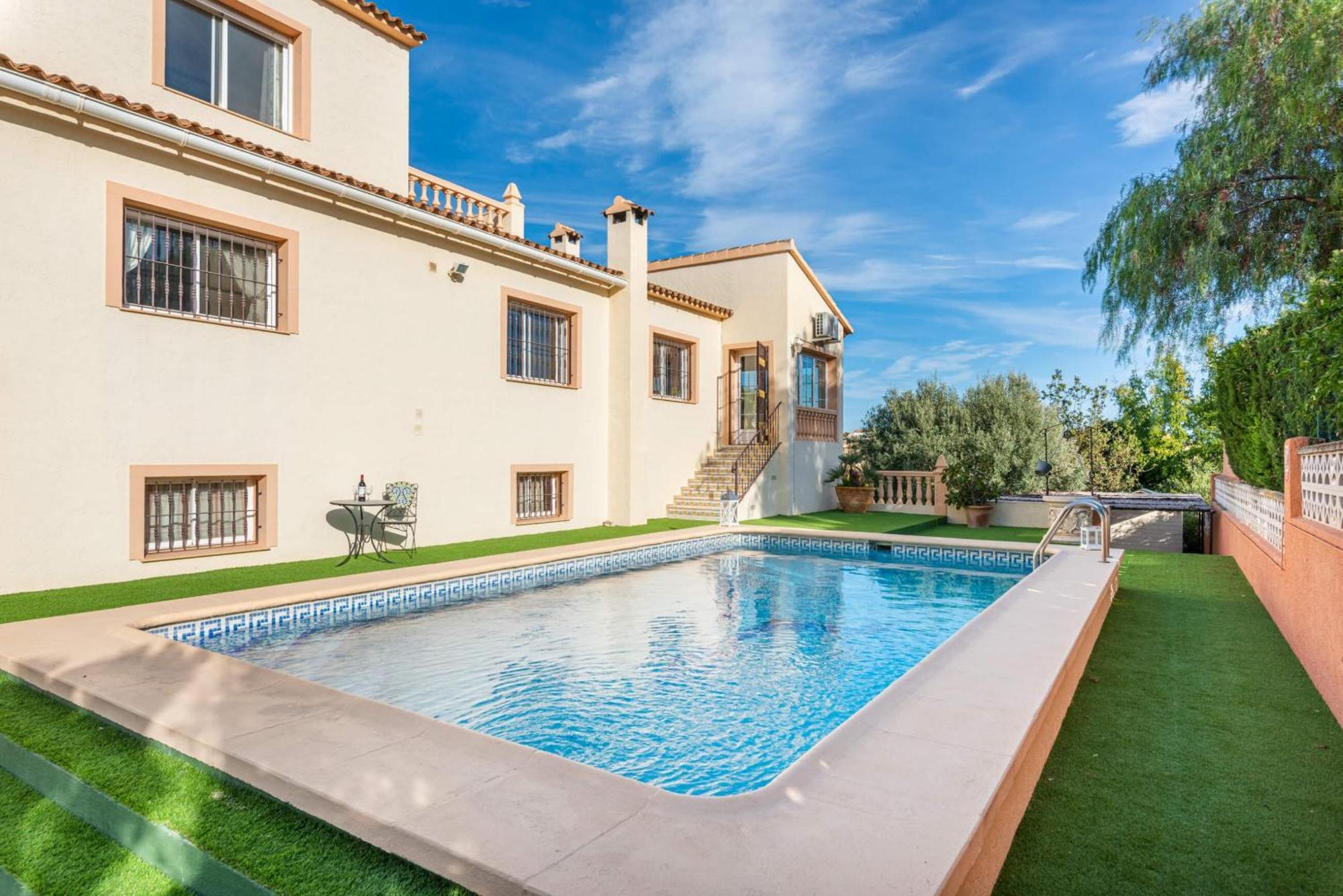 Ricardo - Plusholidays Villa